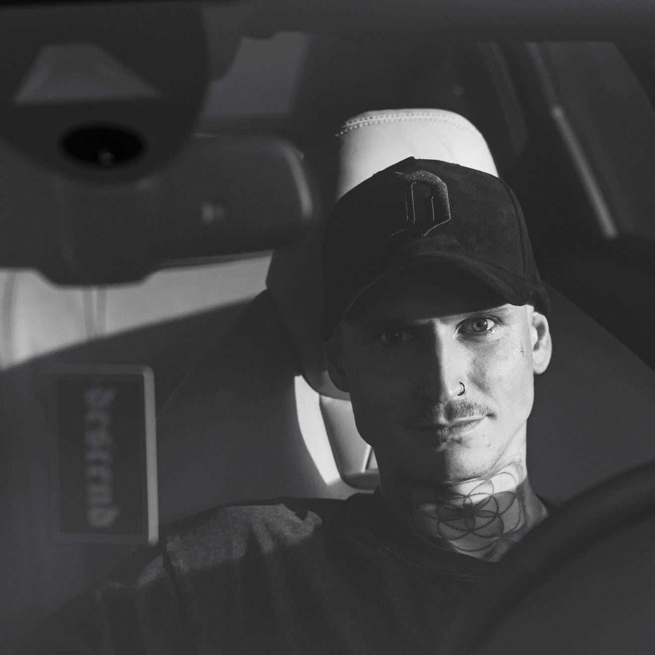 𝖉𝖊𝖘𝖈𝖊𝖓𝖉 | stealthcap